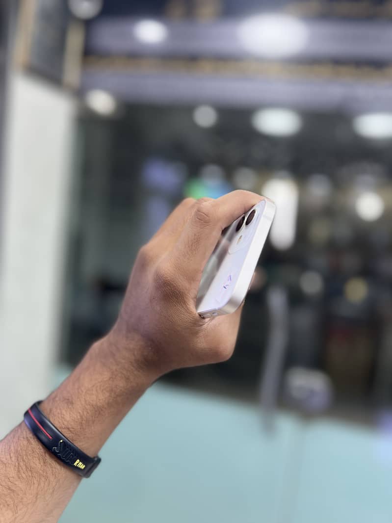 Apple iPhone 12 6