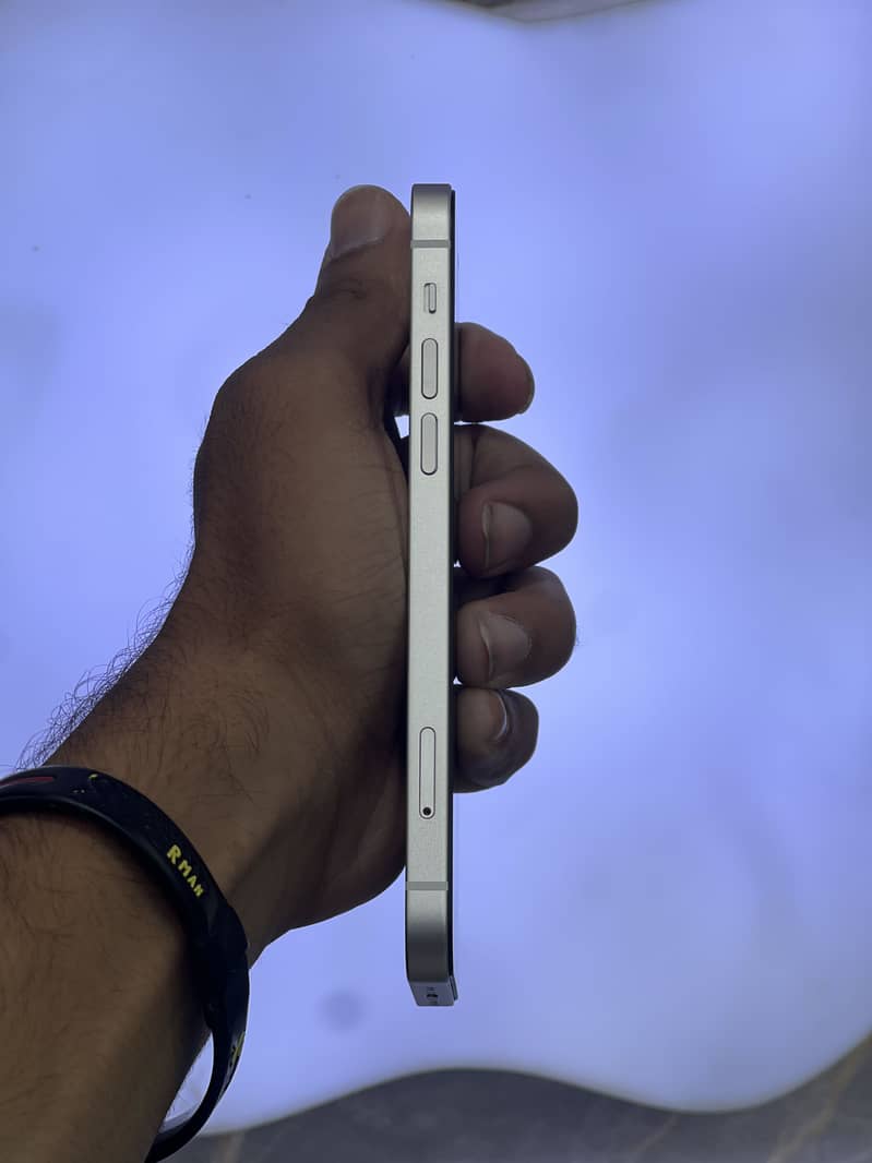 Apple iPhone 12 11