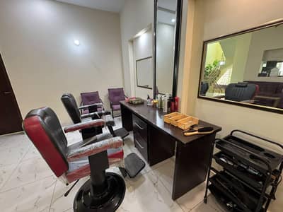 Saloon Cutting Chairs