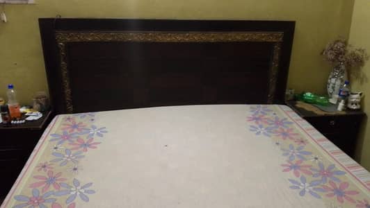 bad 2 side table and dressing