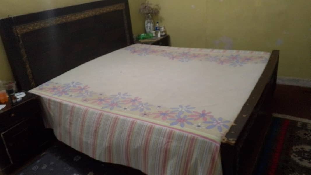 bad 2 side table and dressing 1