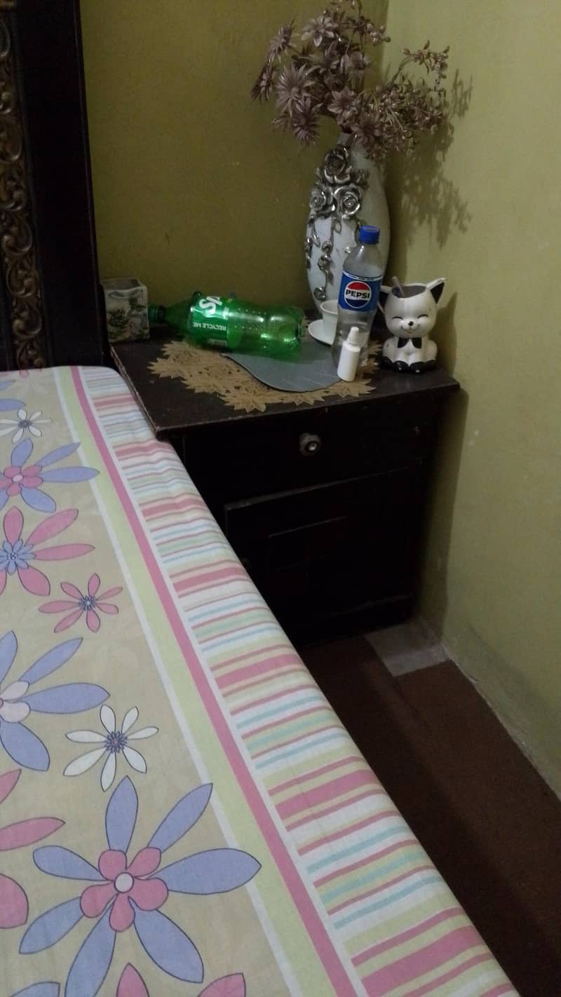 bad 2 side table and dressing 2