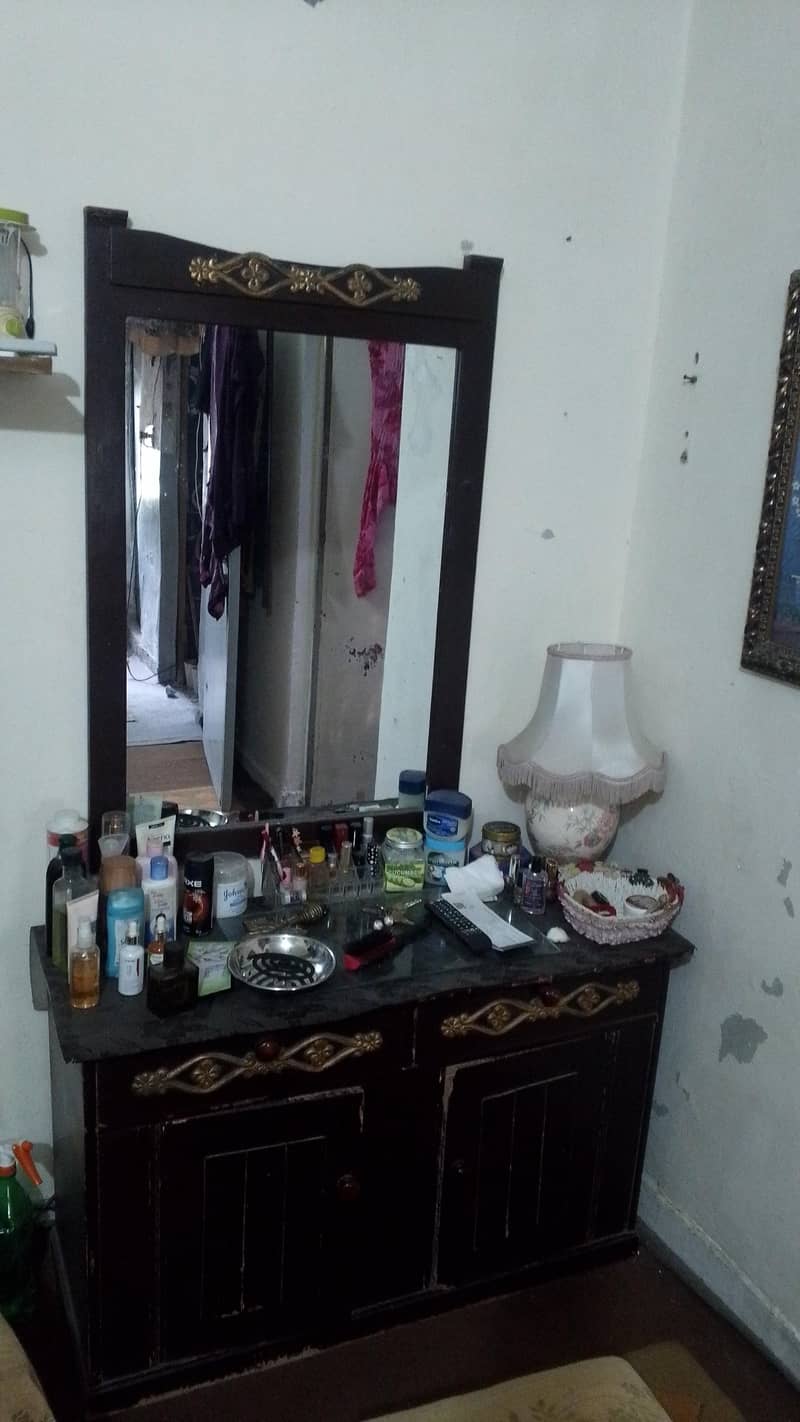 bad 2 side table and dressing 3