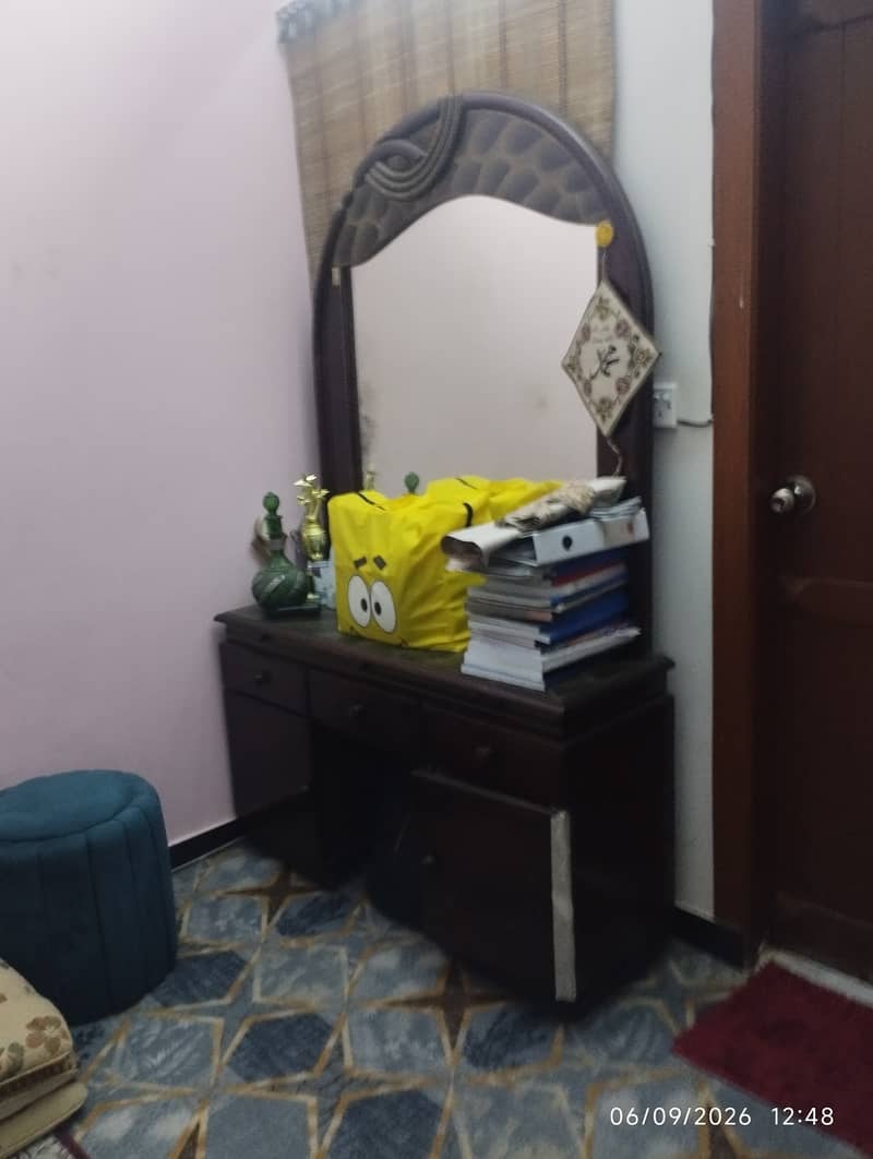 Double bed with dressing table only 5