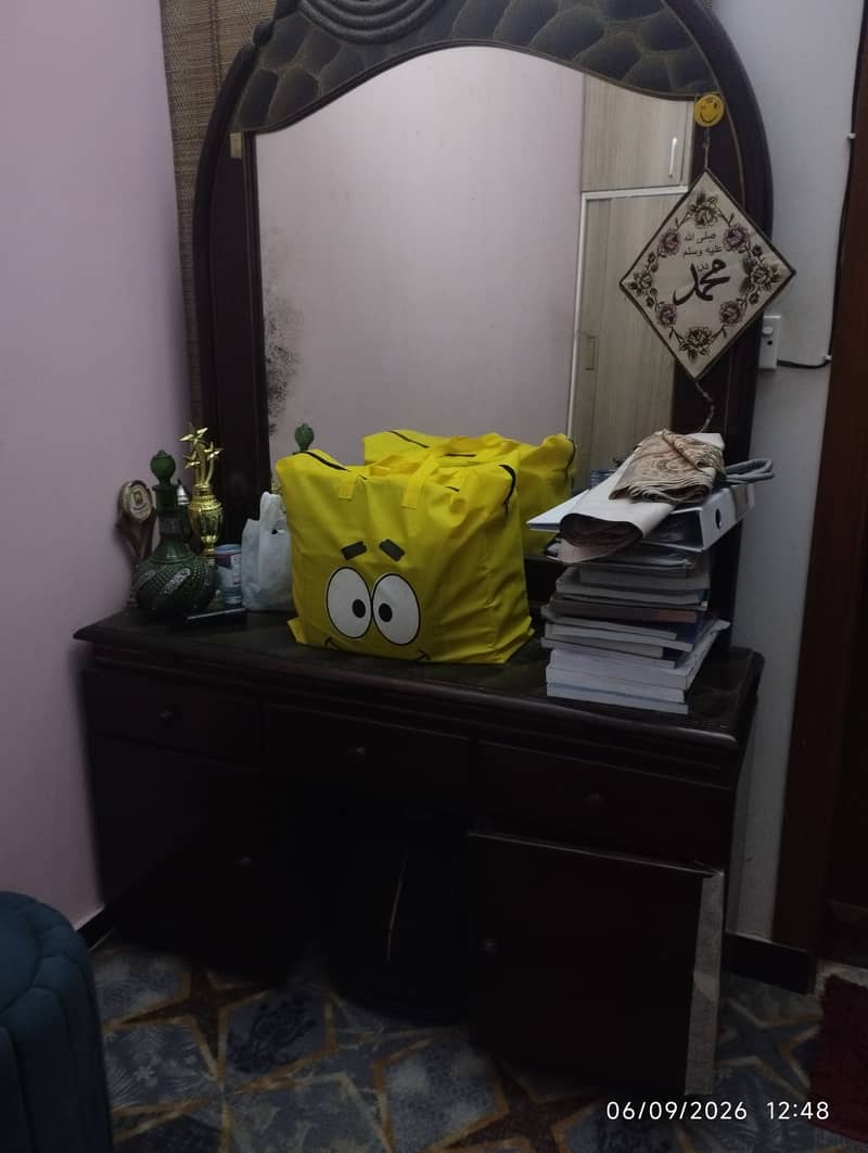 Double bed with dressing table only 6