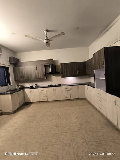 7 bedrooms & 7 bathrooms 2DD 2TV lounge & 2 kitchen
