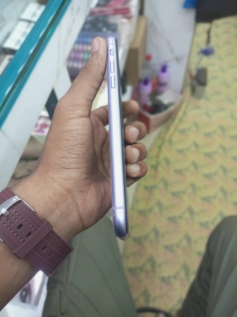 Apple iPhone 11 3
