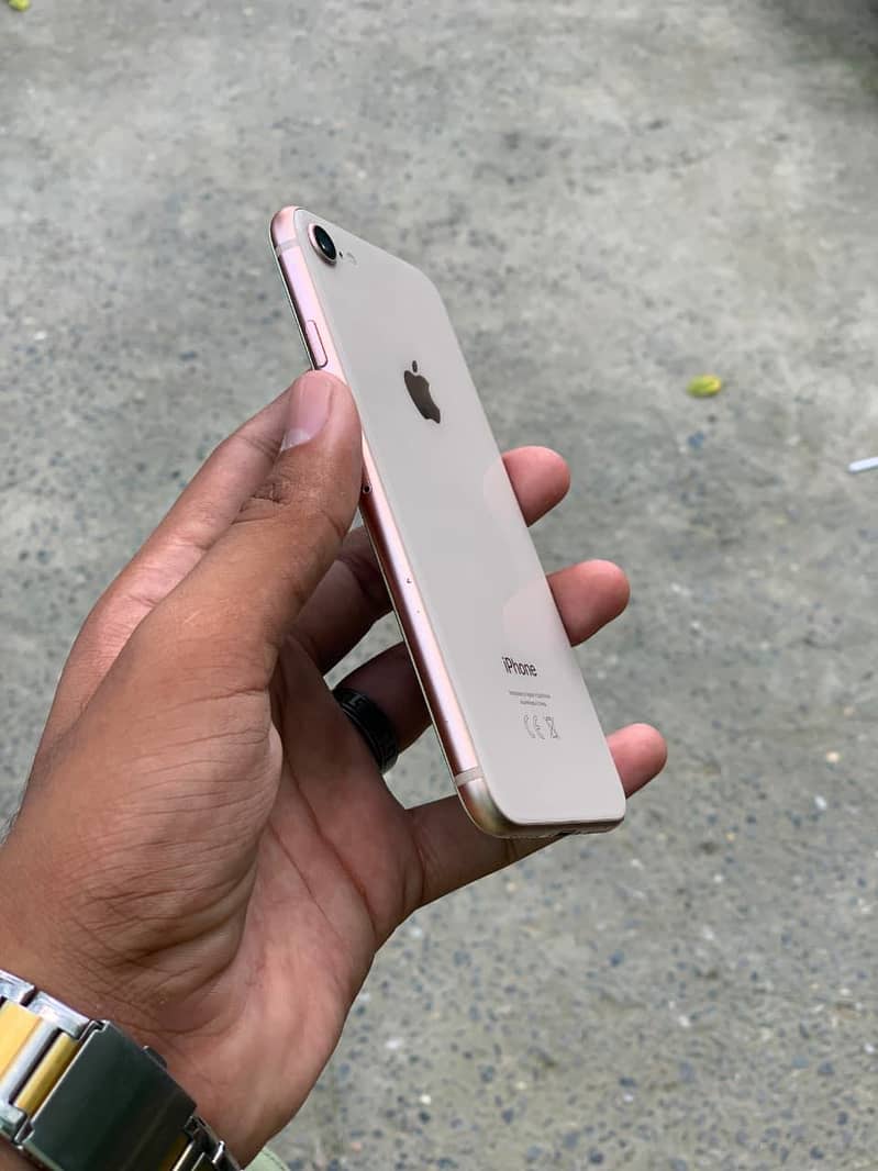 Apple iPhone 8 1