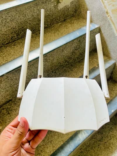 Tenda 5 antenna router long range signal