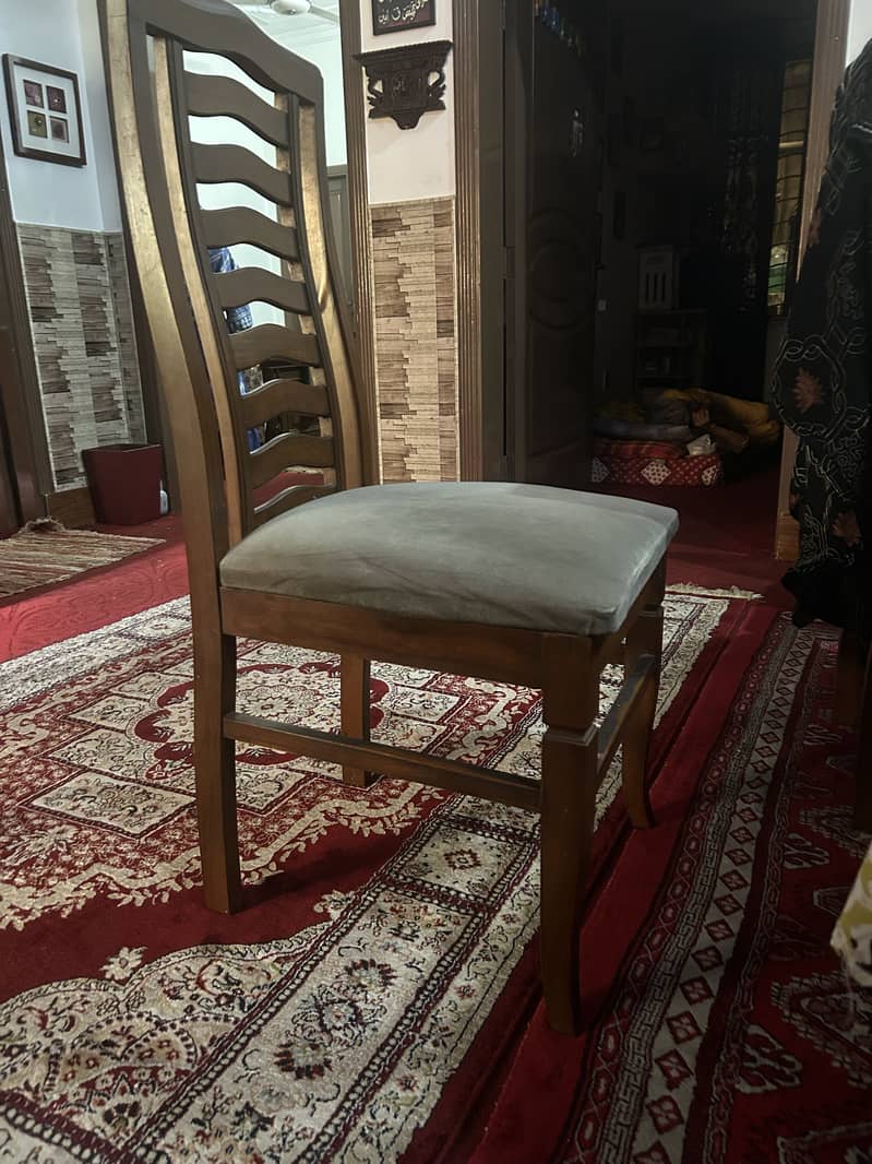 Dining chairs 0