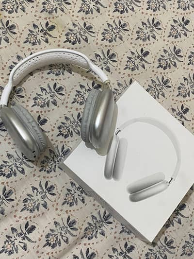 HEADPHONES 