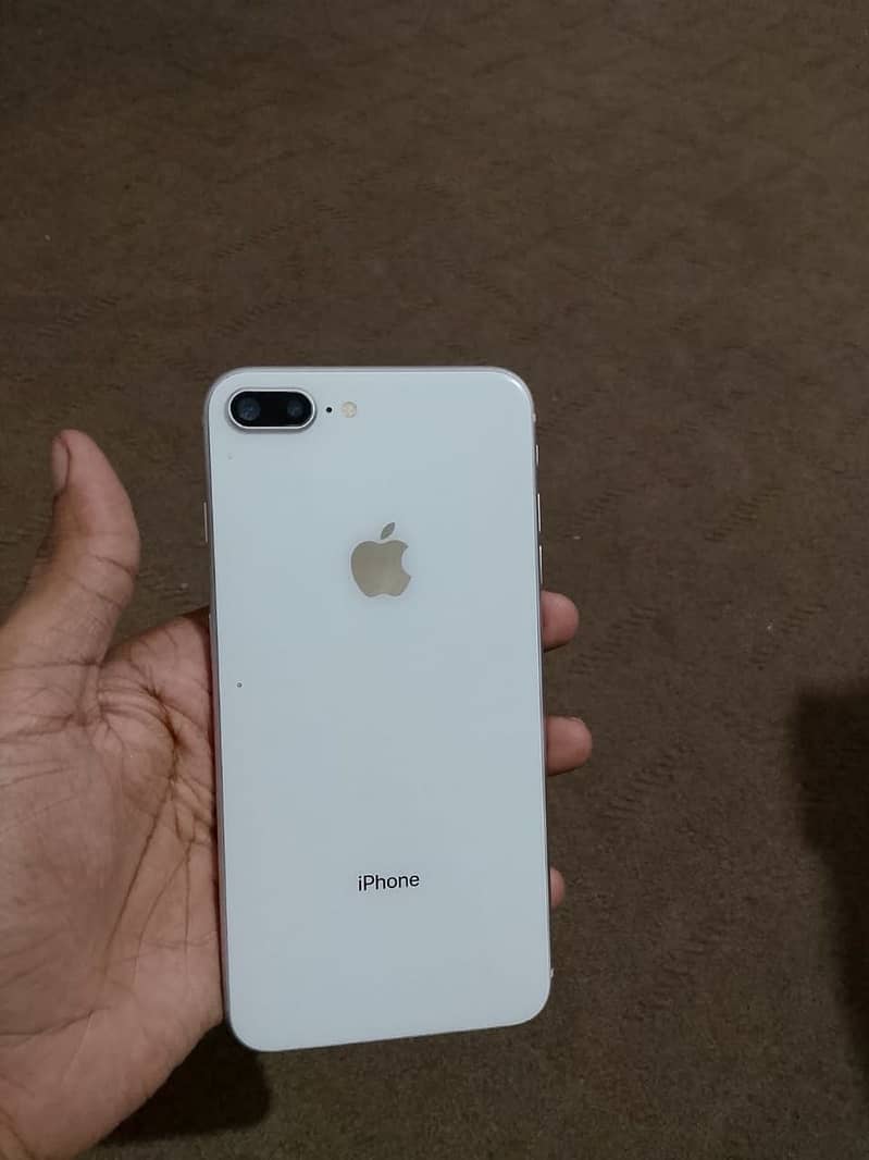 Apple iPhone 8 Plus 1