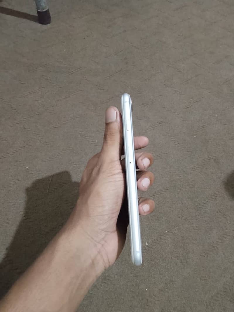 Apple iPhone 8 Plus 3