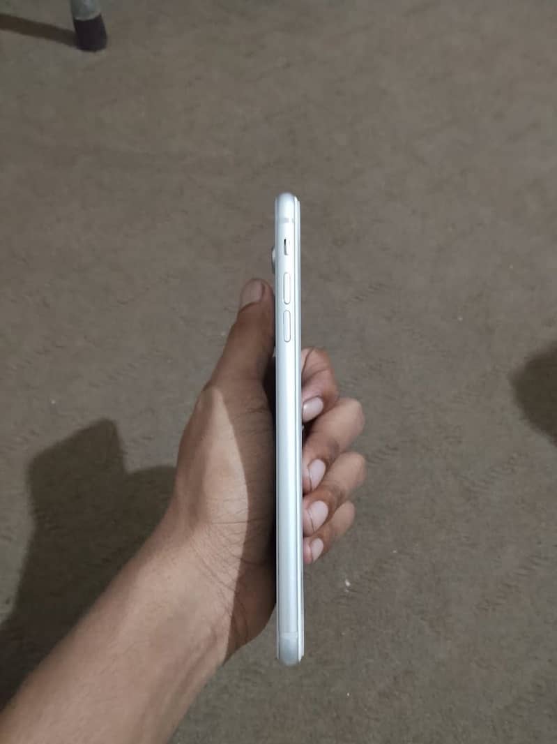 Apple iPhone 8 Plus 5