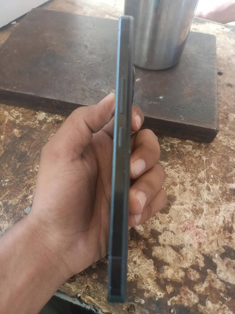 Sharp Aquos Sense7 2