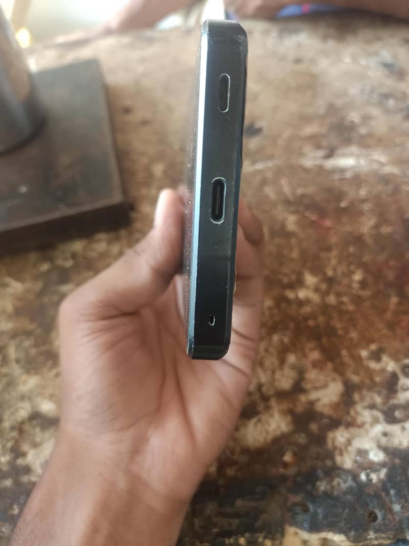 Sharp Aquos Sense7 3