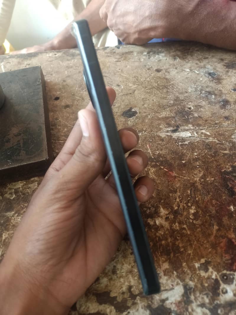 Sharp Aquos Sense7 4
