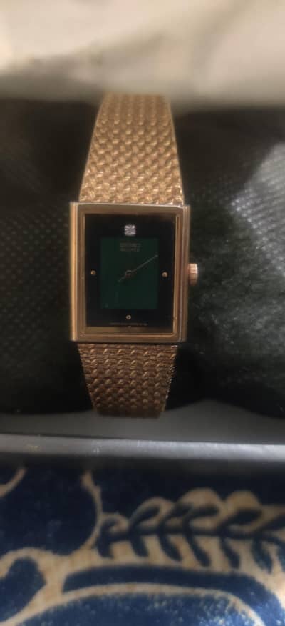 Original Japan made Seiko quartz # 451285