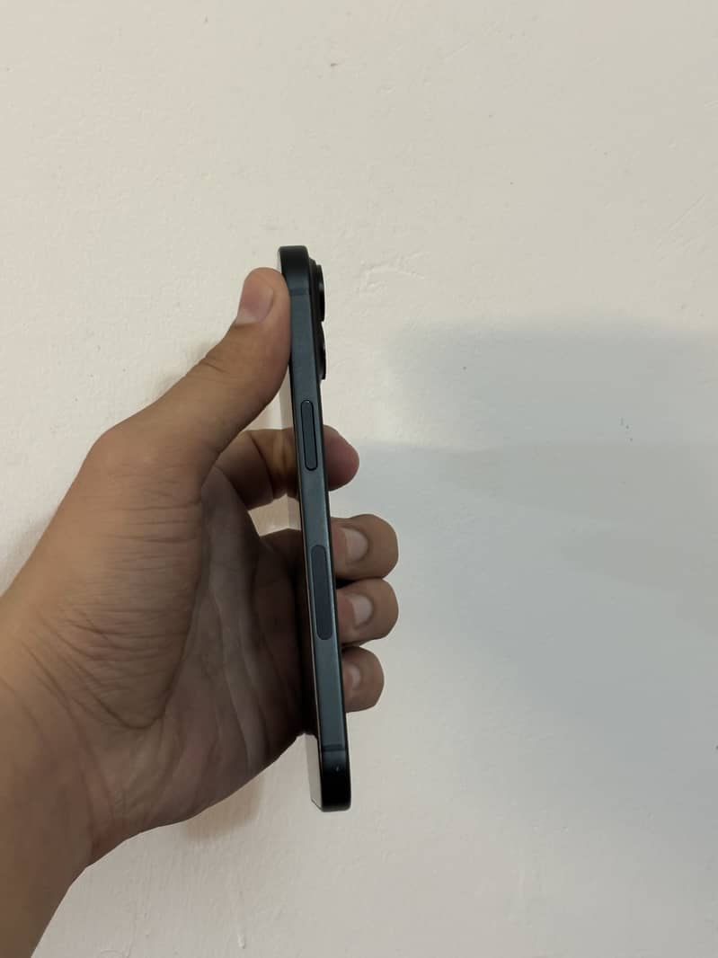 Apple iPhone 15 3
