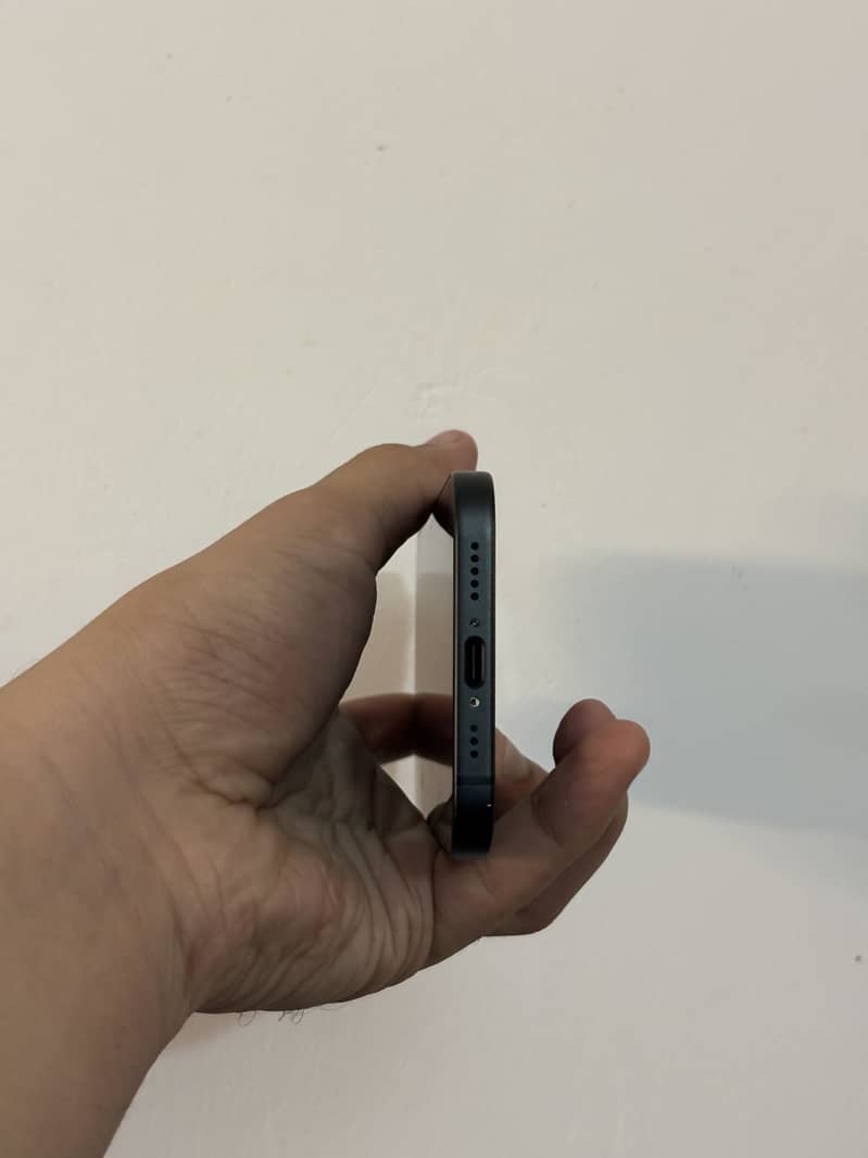 Apple iPhone 15 4