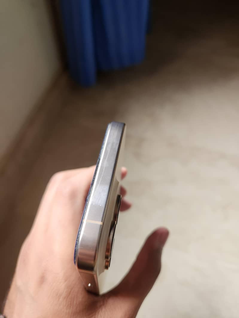 Apple iPhone 16 Pro Max 3