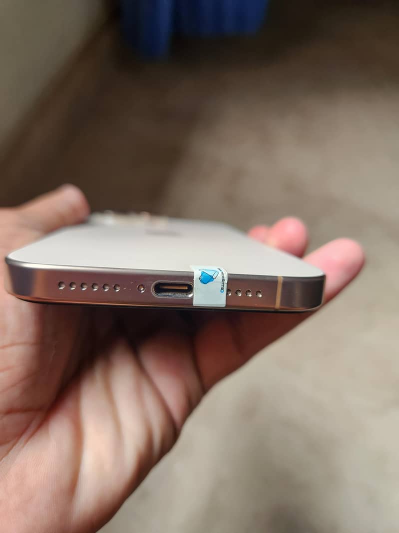 Apple iPhone 16 Pro Max 5