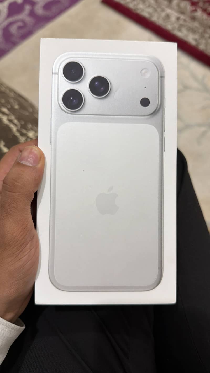 Apple iPhone 17 Pro Max 1