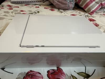 New/ Sealed - MacBook Air M2 8/256