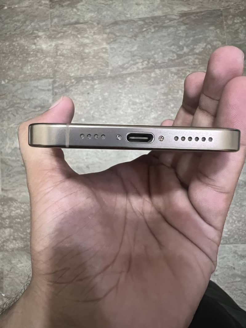 Apple iPhone 16 Pro Max 3