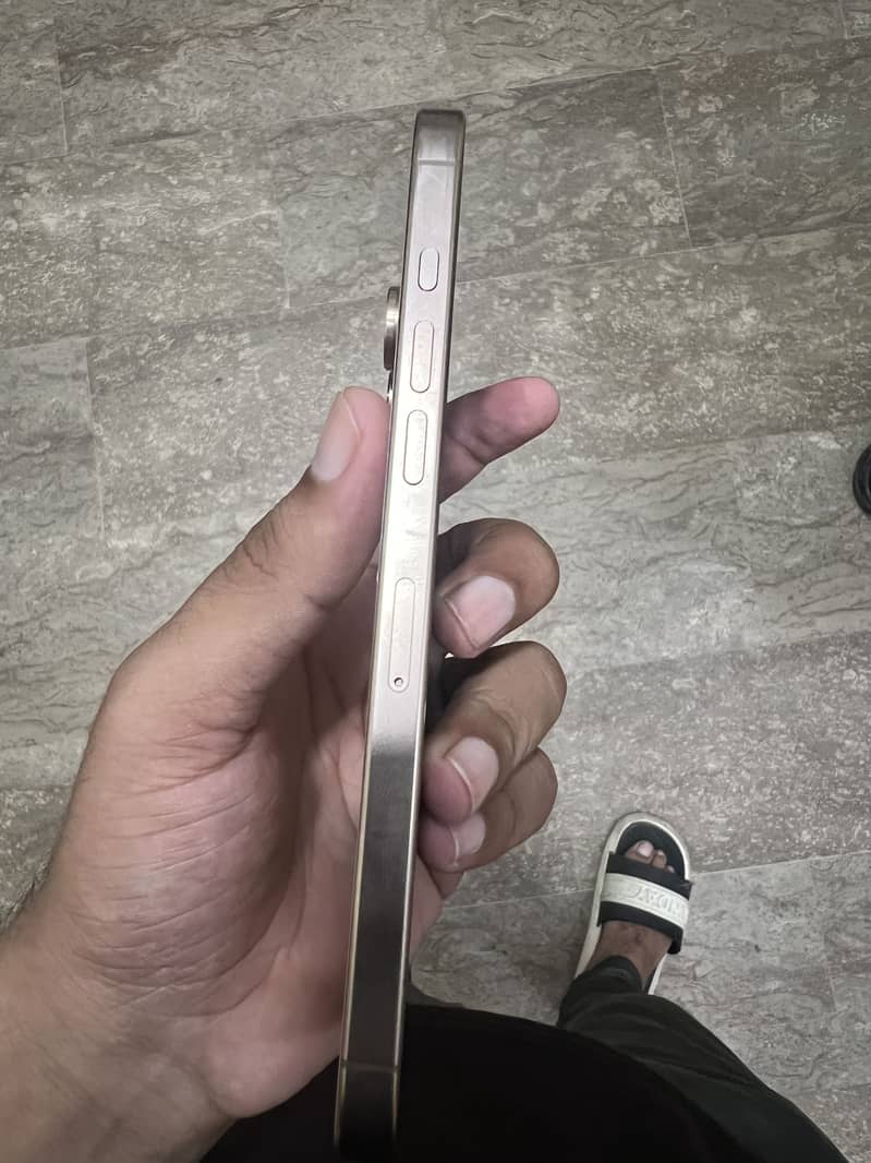 Apple iPhone 16 Pro Max 5