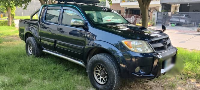 Toyota Hilux Invincible UK model Army Officer owned