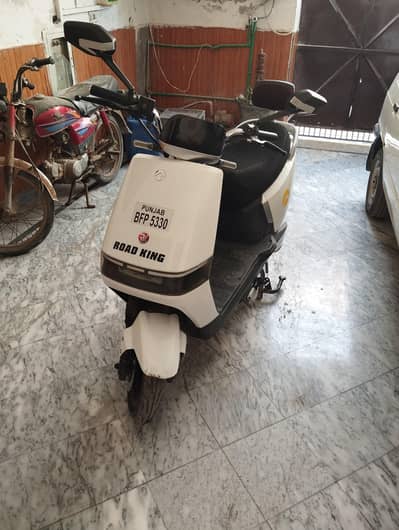 Road king I9 Electric Scooty