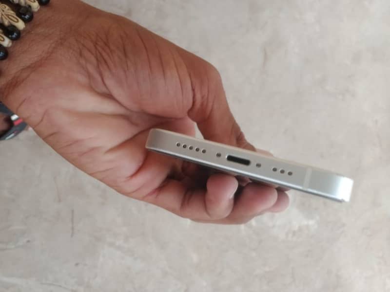 Apple iPhone 12 4