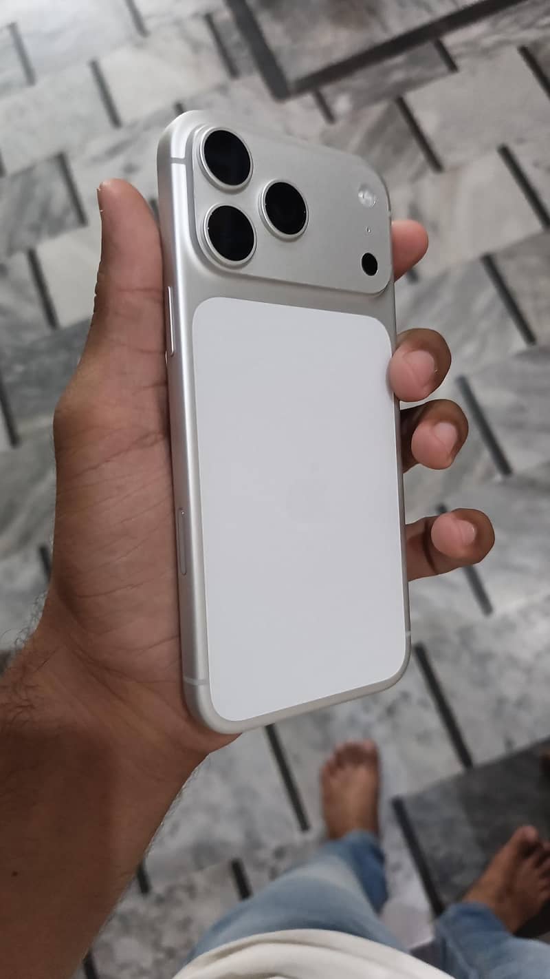 Apple iPhone 17 Pro Max 0
