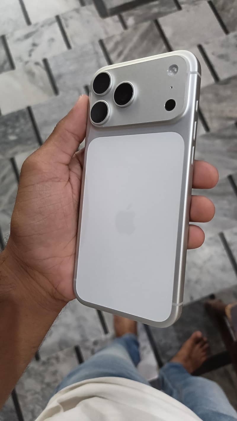 Apple iPhone 17 Pro Max 2
