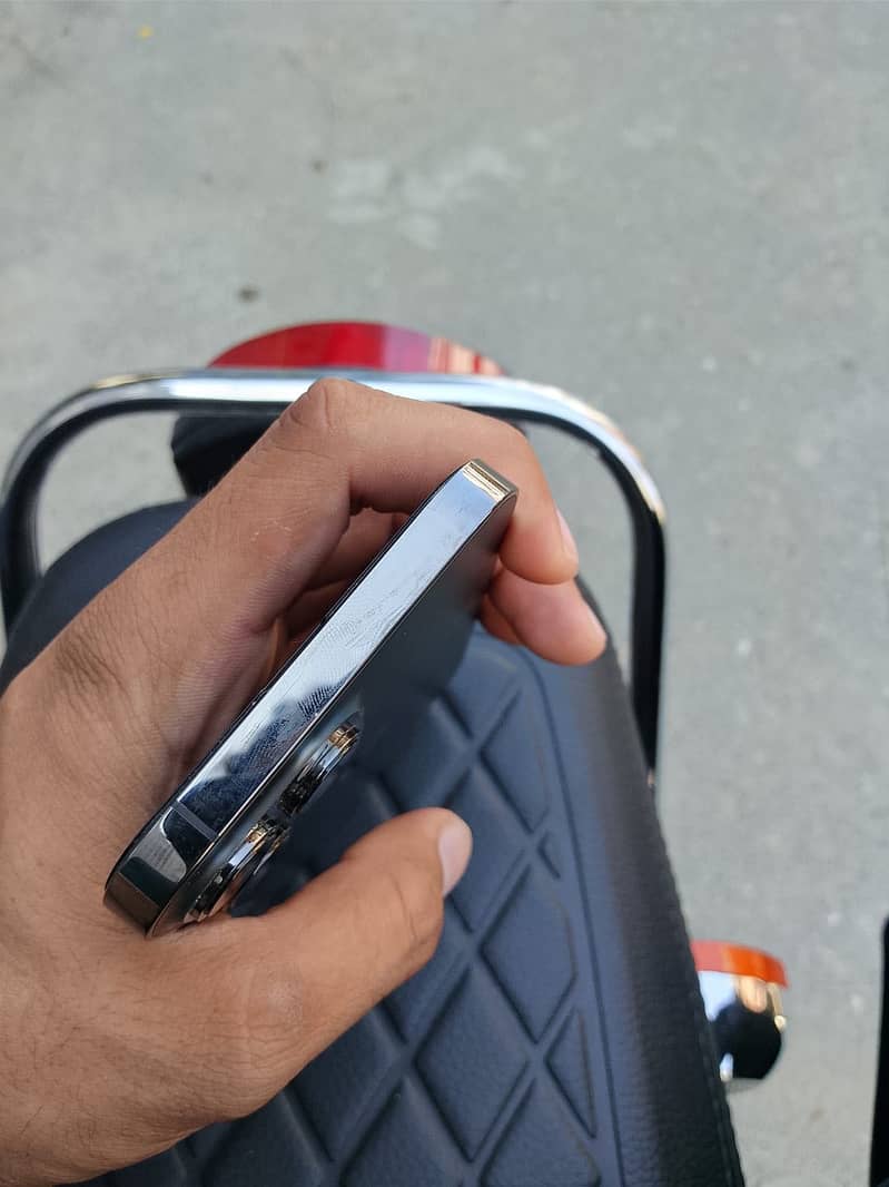 Apple iPhone 13 Pro Max 3