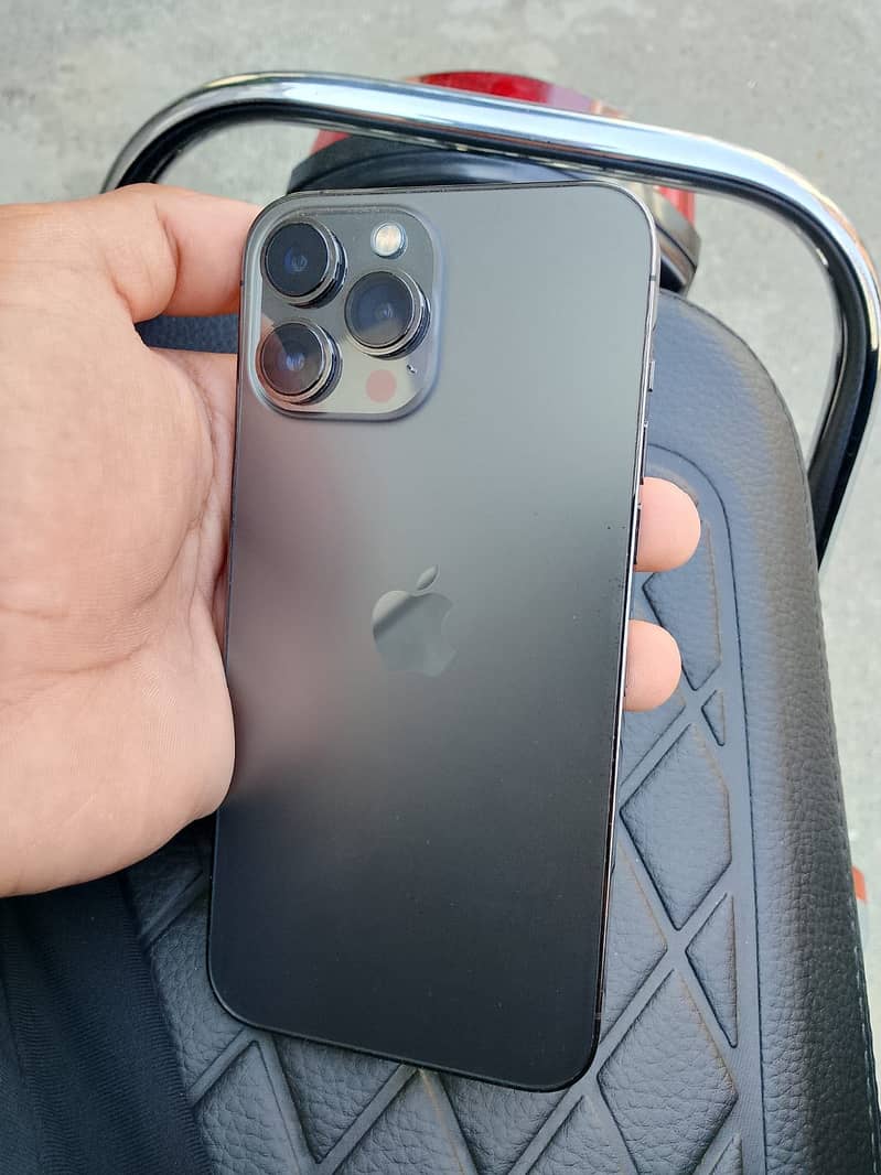 Apple iPhone 13 Pro Max 4