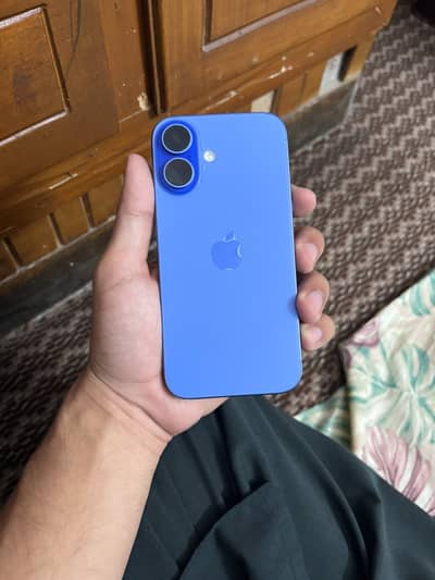 Apple iPhone 16