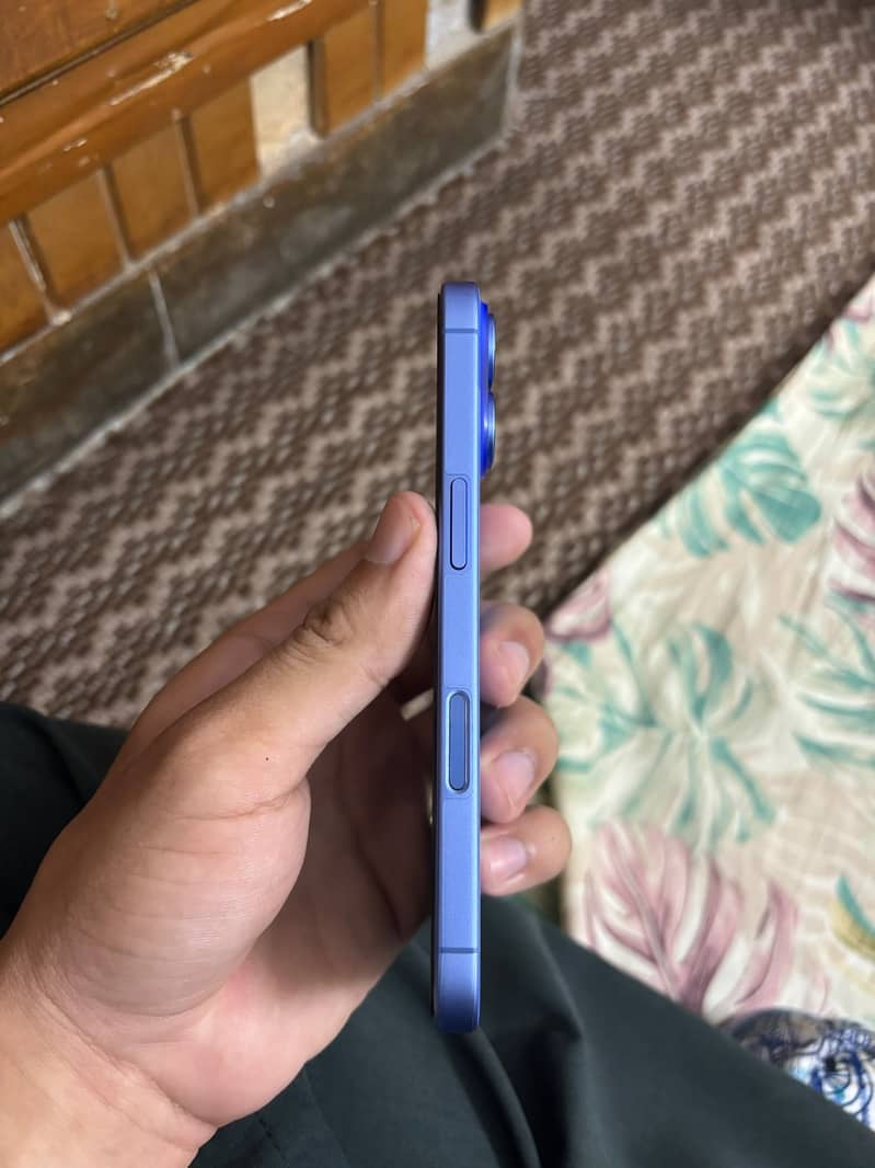 Apple iPhone 16 1