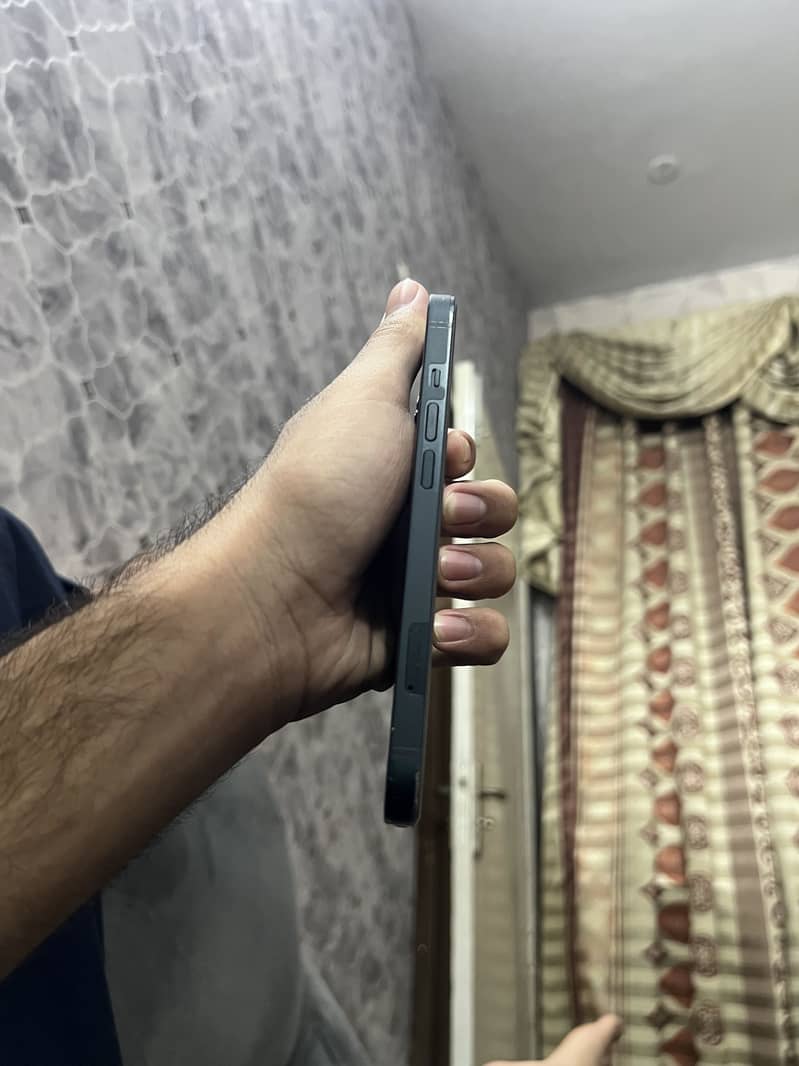 Apple iPhone 13 6