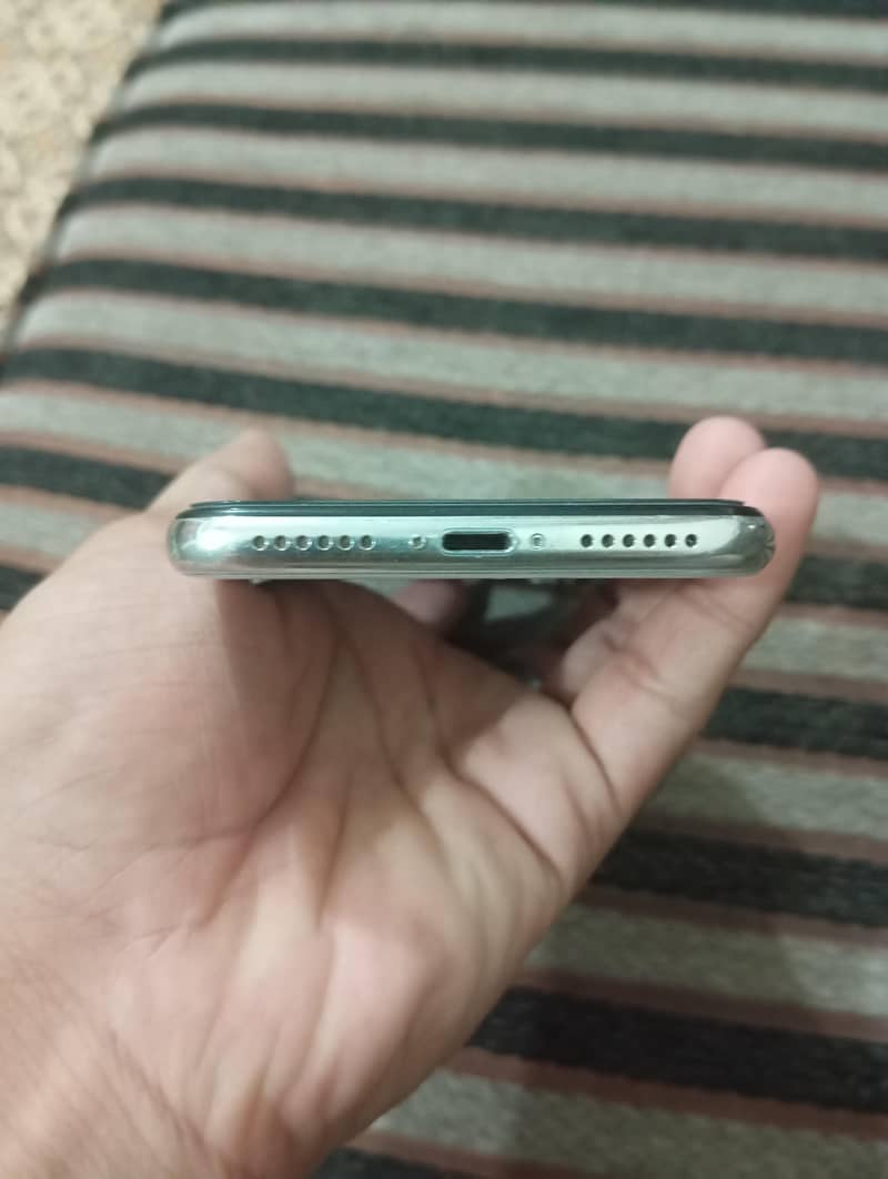 Apple iPhone X 3