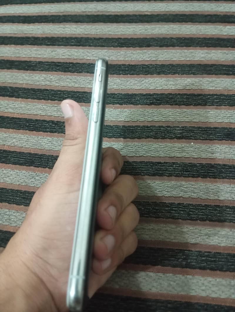 Apple iPhone X 5