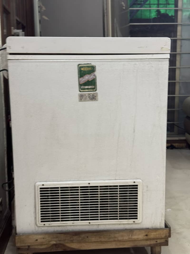 Waves fridge & freezer 1