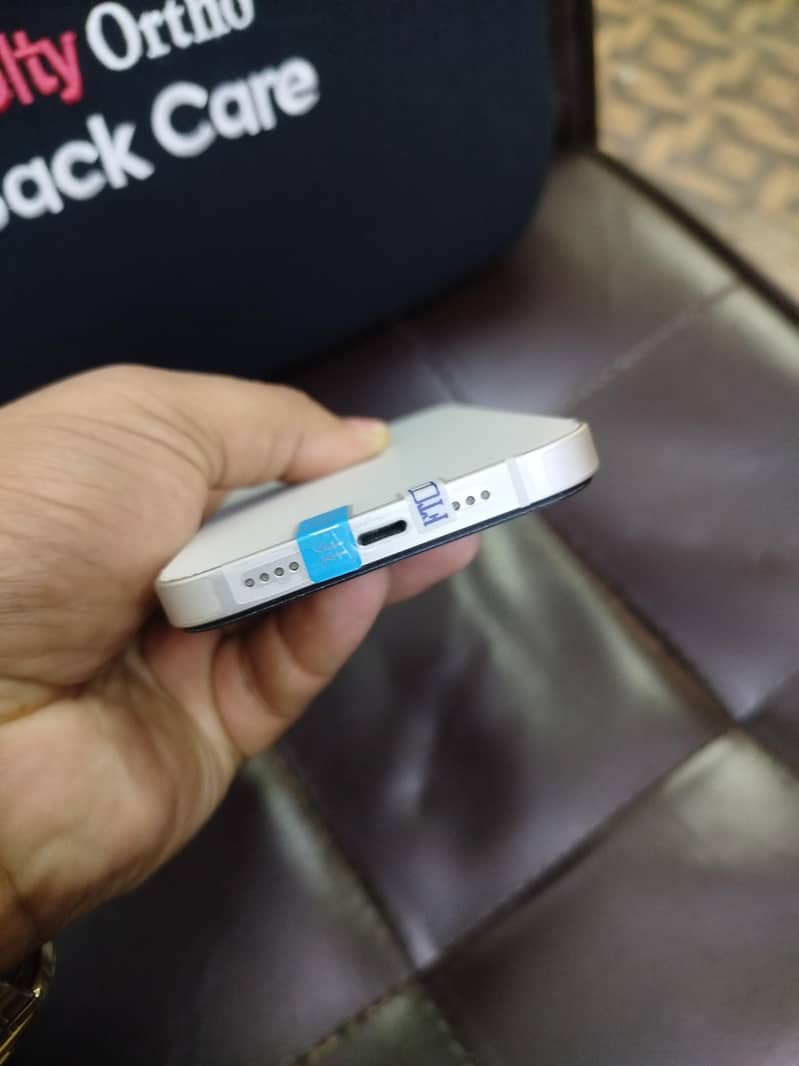 Apple iPhone 13 4