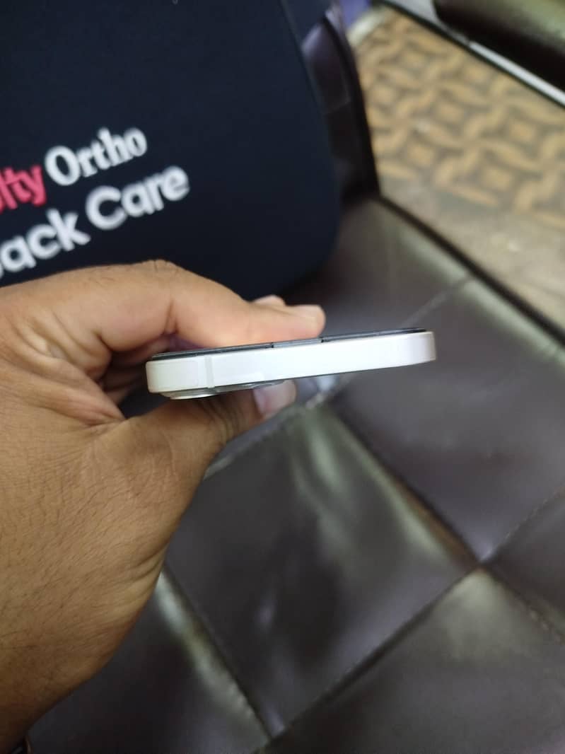 Apple iPhone 13 5