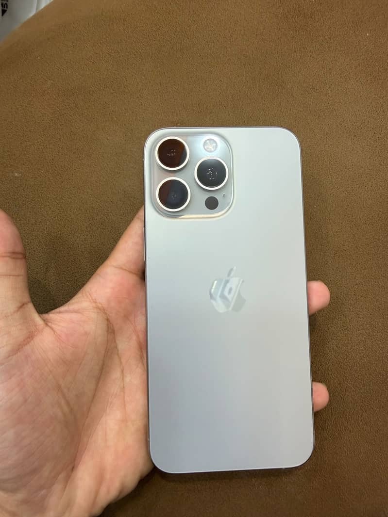 Apple iPhone 15 Pro Max 0