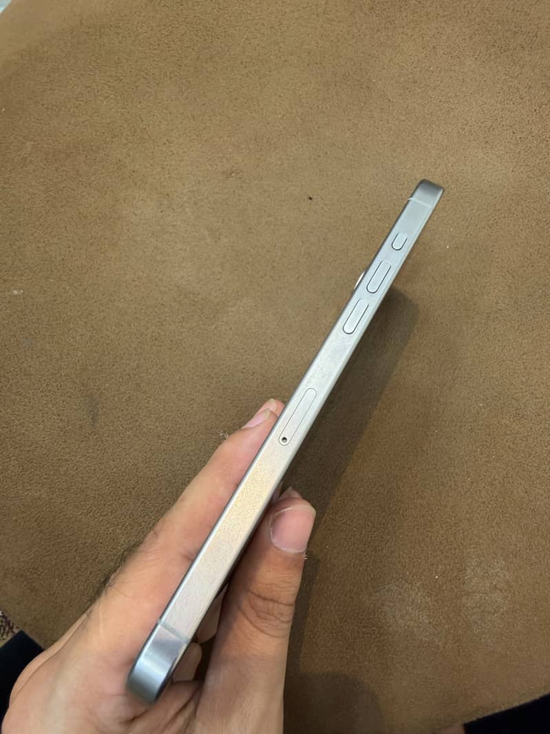 Apple iPhone 15 Pro Max 2