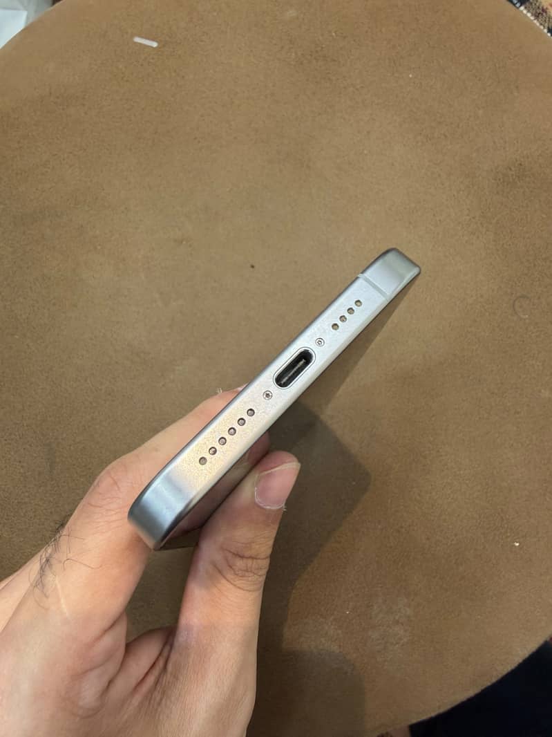 Apple iPhone 15 Pro Max 4
