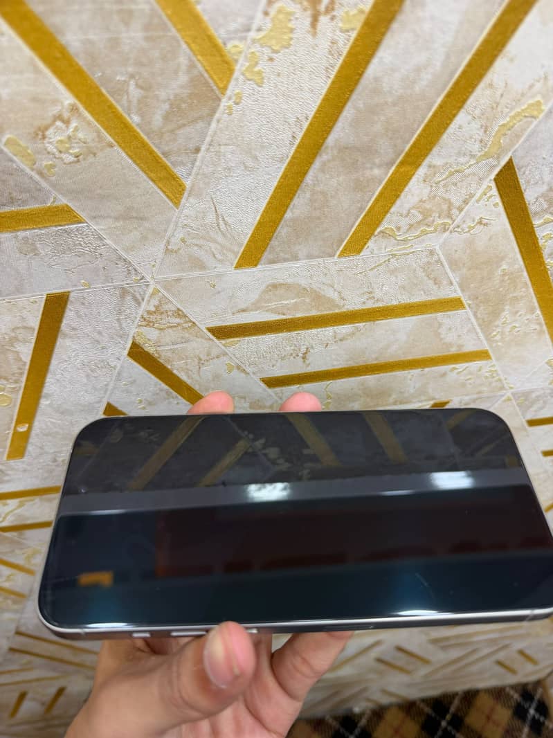 Apple iPhone 15 Pro Max 6