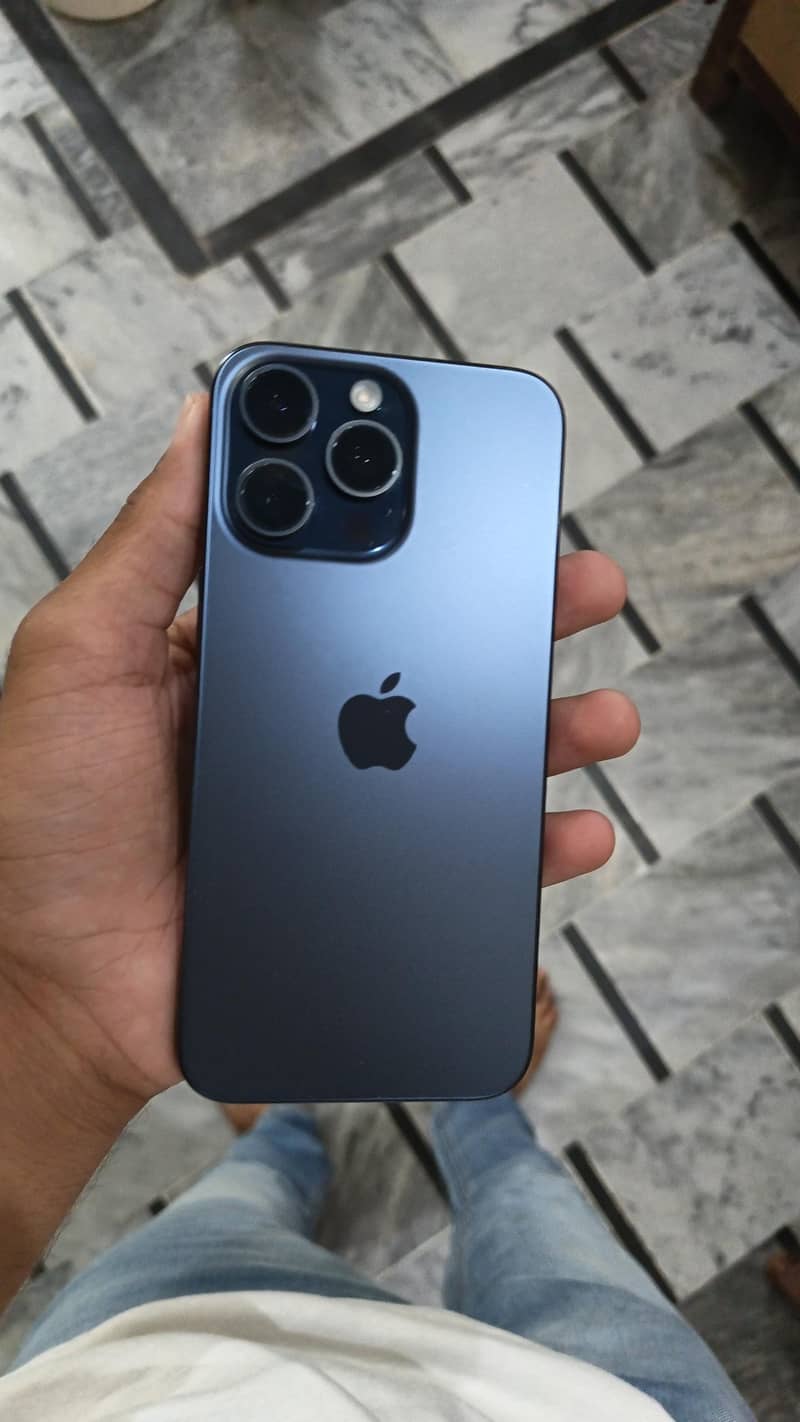 Apple iPhone 15 Pro Max 1
